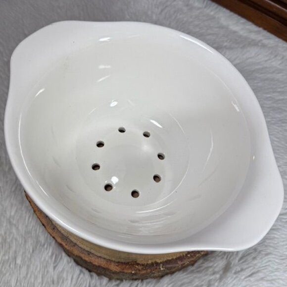 Vintage Pfaltzgraff Handled Colander Bowl - Picture 3 of 10